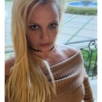 Britney Spears Instagram – First time doing portraits 🌹🌹 !!!