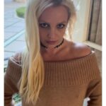 Britney Spears Instagram – First time doing portraits 🌹🌹 !!!