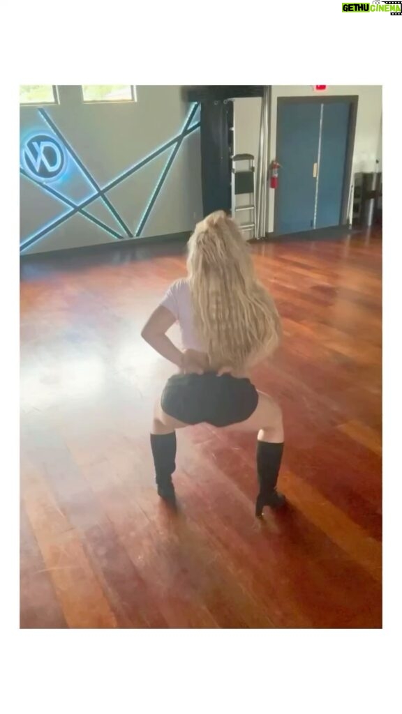 Britney Spears Instagram - This is me the day before yesterday excited as hell in my little studio !!! Yea that’s my ass in the beginning go ahead and kiss it assholes 👗👗👯‍♀️👯‍♀️🤦🏼‍♀️🌹💋💋 !!!