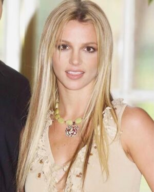 Britney Spears Instagram - Some of my favorite looks in the past 🕊️🕊️🪄🕊️ !!!

📸: REX, Wire Images, Star Max/ABACA