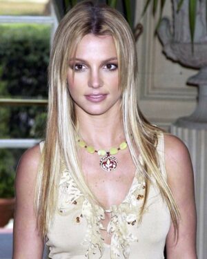 Britney Spears Instagram - Some of my favorite looks in the past 🕊️🕊️🪄🕊️ !!!

📸: REX, Wire Images, Star Max/ABACA
