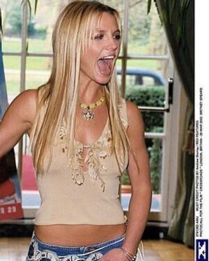 Britney Spears Instagram - Some of my favorite looks in the past 🕊️🕊️🪄🕊️ !!!

📸: REX, Wire Images, Star Max/ABACA