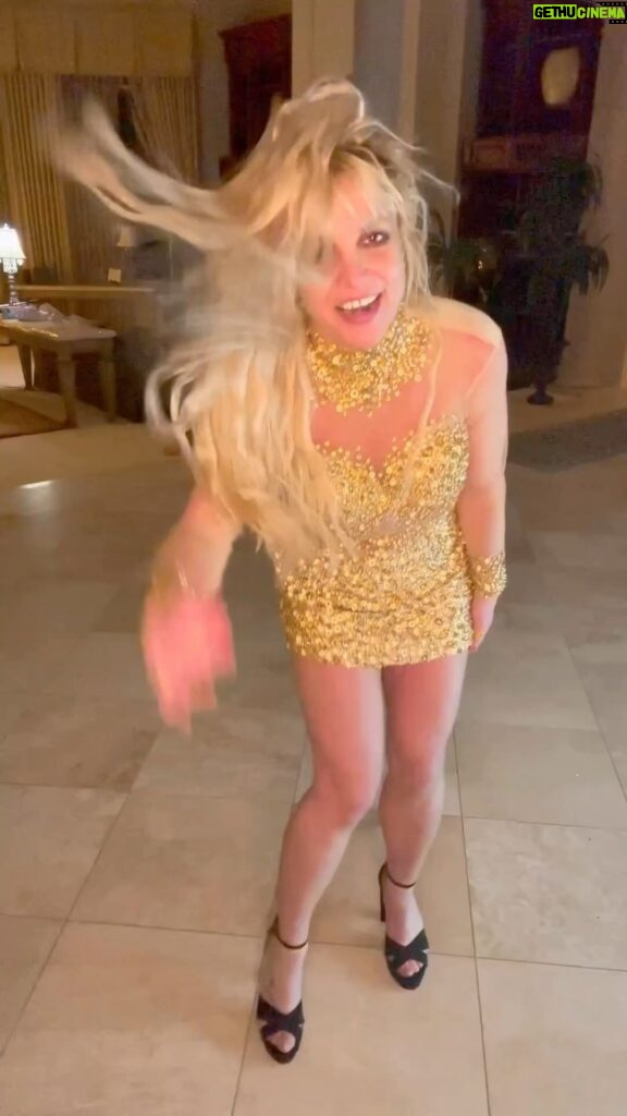 Britney Spears Instagram - Before dinner at Catch two nights ago !!! Dancing like I should everyday of my life !!!