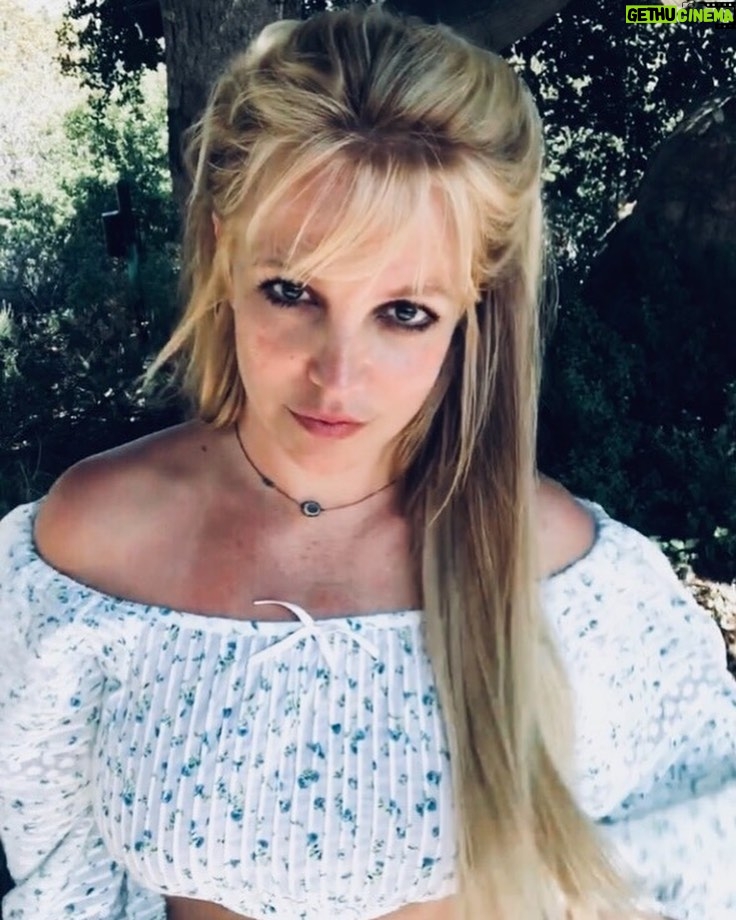 Britney Spears Instagram - This picture is 2 years old …. remember rose 🌹 ???