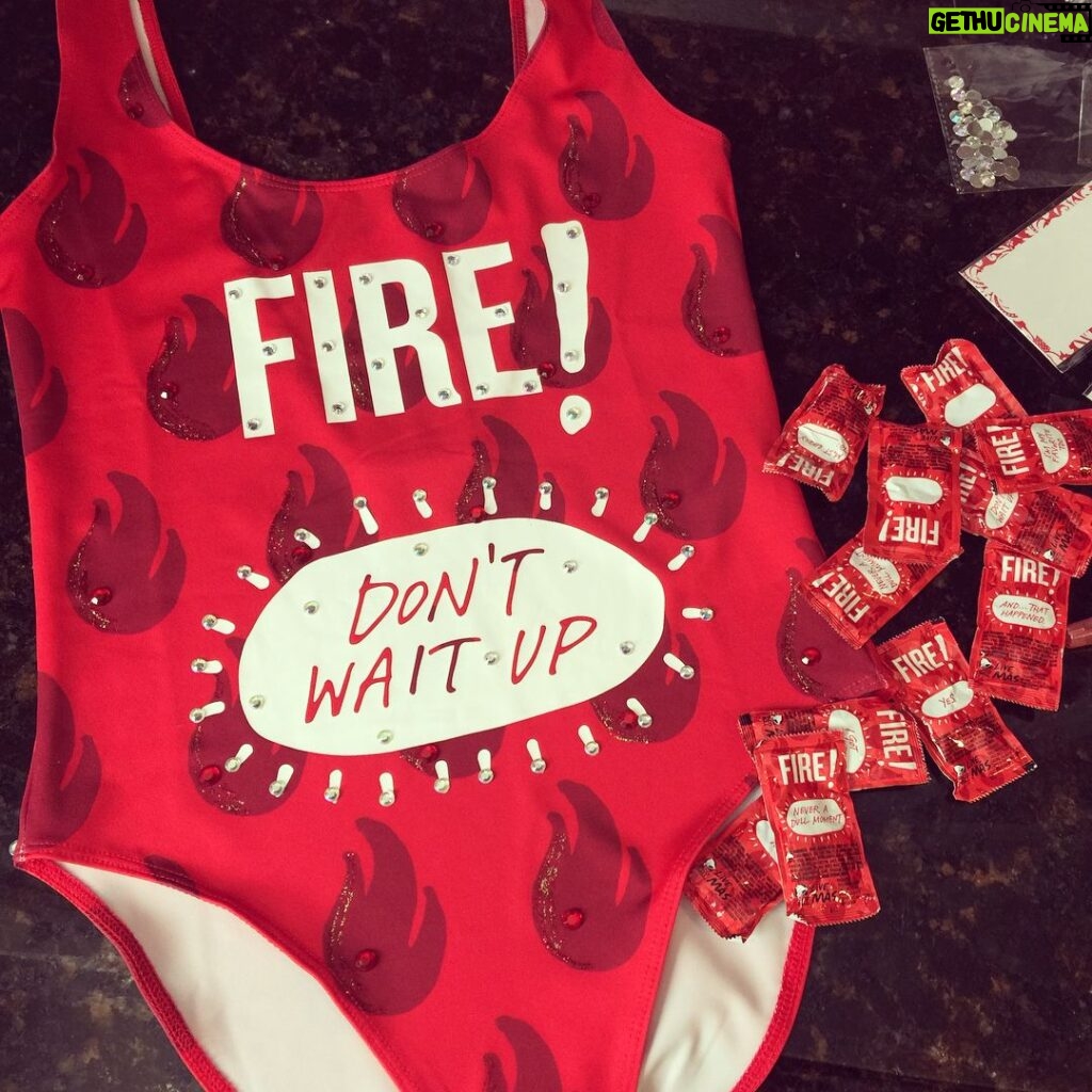 Brittany Thompson Martinez Instagram - When hot sauce is life 🤣 #shenanigans #halloween #tacobell #hotsauce #fire #misstacobell @tacobell #losangeles #california #weekend #costume #fastfood #tacobellhotell @tacobellhotell