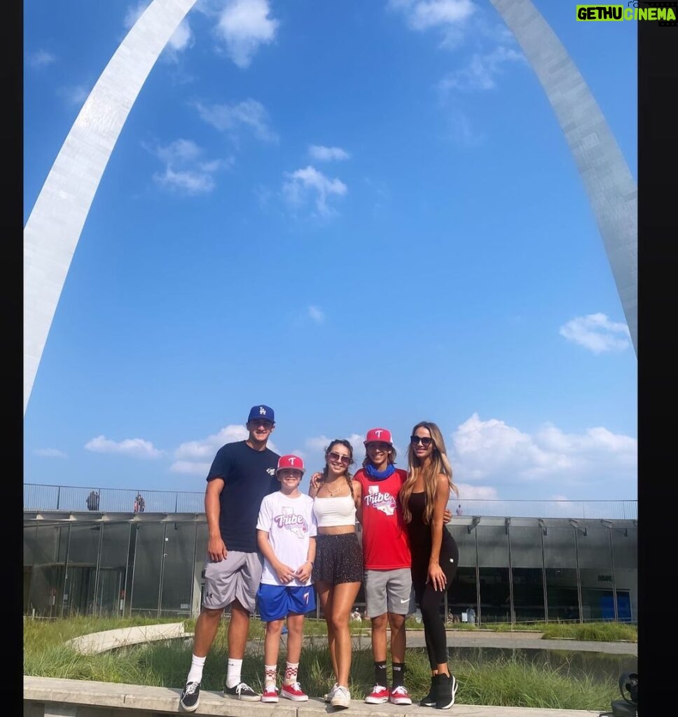 Brittany Thompson Martinez Instagram - Doing touristy things in St. Louis Gateway Arch National Park