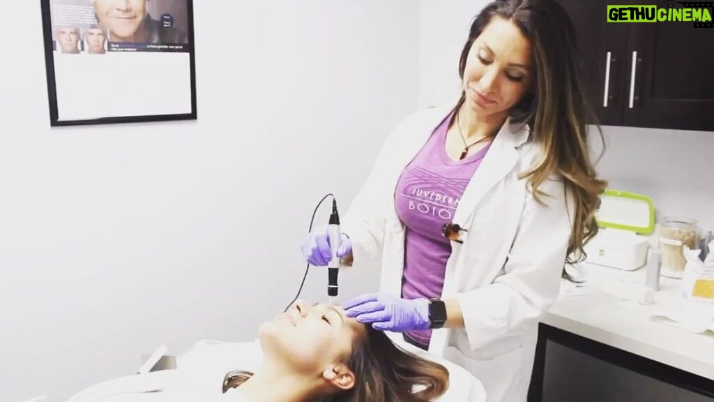 Brittany Thompson Martinez Instagram - #ad Monday’s aren’t so bad 💁🏻‍♀️ thanks tons to @belleviemedical for my Monday micro needling sesh. If you haven’t tried it yet I highly recommend! #monday #microneedlingmonday #skincare #Pico #Laser #Technology #Candela #Juvederm #JuvedermUltraPlus #Glam #Injectables #Juvederm #NonSurgical #Model #Microneedling #SkinCare #picoway #picosure #picowayresolve #Laser #Skin #Nurse #Medical #Beauty #562 #Cerritos #LongBeach #Artesia #LosAngeles #MedicalAesthetics #BelleVieMedical