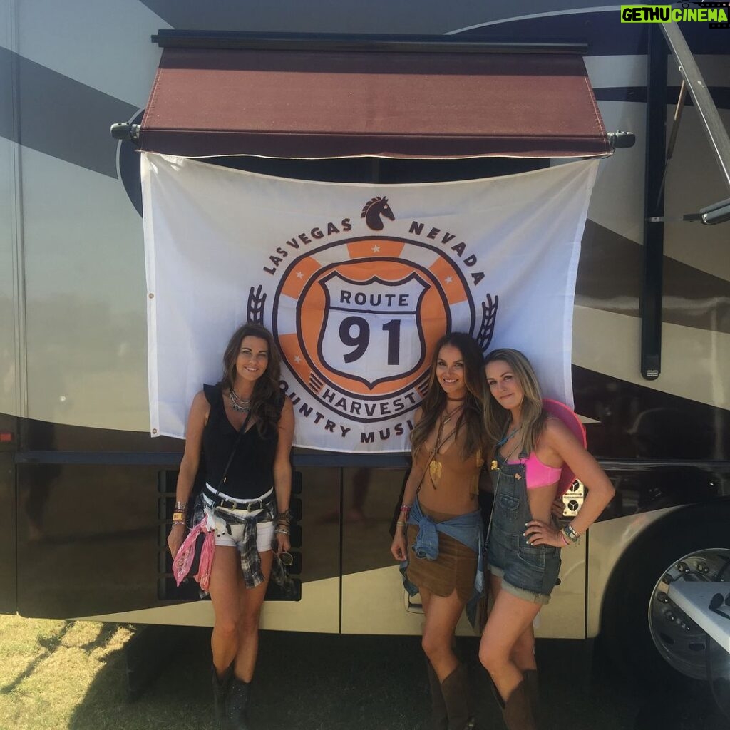 Brittany Thompson Martinez Instagram - Day 1 adventures of stagecoach #stagecoach #country #countrymusic #girlstrip @jphotobomber9 @samantha_rush @nyalajewelry Stagecoach California's Country Music Festival