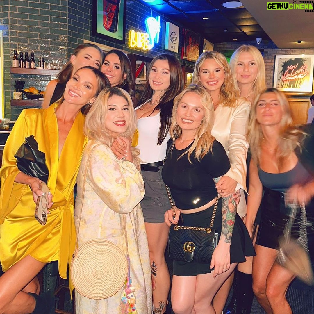 Brittany Thompson Martinez Instagram - Left the southbay bubble Craig's Beverly Hills