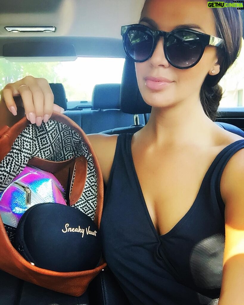 Brittany Thompson Martinez Instagram - When you're so busy your purse has officially became your mini suitcase. Some of my fav necessities all crammed into my Mary poppins bag. Never go anywhere without my @sneakyvaunt #sneakyvaunt #girlproblems #10lbpurse #travelingmomma #workingmomma #onthego Athletes First