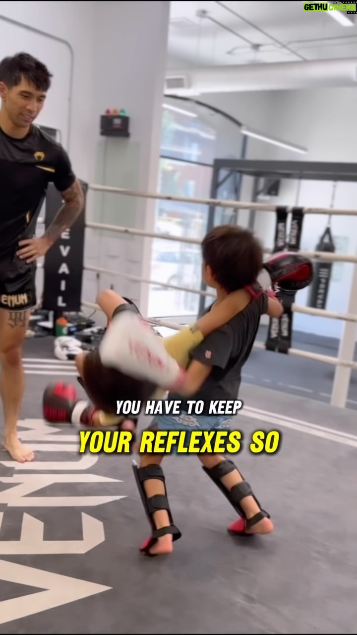 Bruce Lee Instagram - @twinjas_official drilling their Muay Thai sweeps with Coach @giancarloendicio at @prevailboxing -> No matter what fighting style you may be training in, “Ultimately martial art means honestly expressing yourself” - Bruce Lee