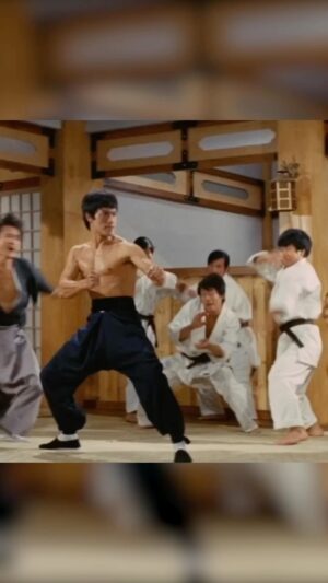 Bruce Lee Instagram - 🐉 Identify the threat and deploy the intercepting hook kick…gather ‘round 🔥Its time for some fight analysis on Tuesday’s Hostilities with @robinblackmartialarts. 

#brucelee #filmanalysis #fightanalysis #jkd #jeetkunedo #martialarts #martialartists #thewayoftheinterceptingfist #orfoot #combat #robinblack #mma #mixedmartialarts
