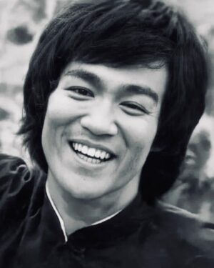 Bruce Lee Instagram - 🐉🍁Happy Thanksgiving! A good day to remember that “under the skies, under the heavens there is but one family.” -Bruce Lee

#brucelee #happythanksgivng #onefamily #gratitude