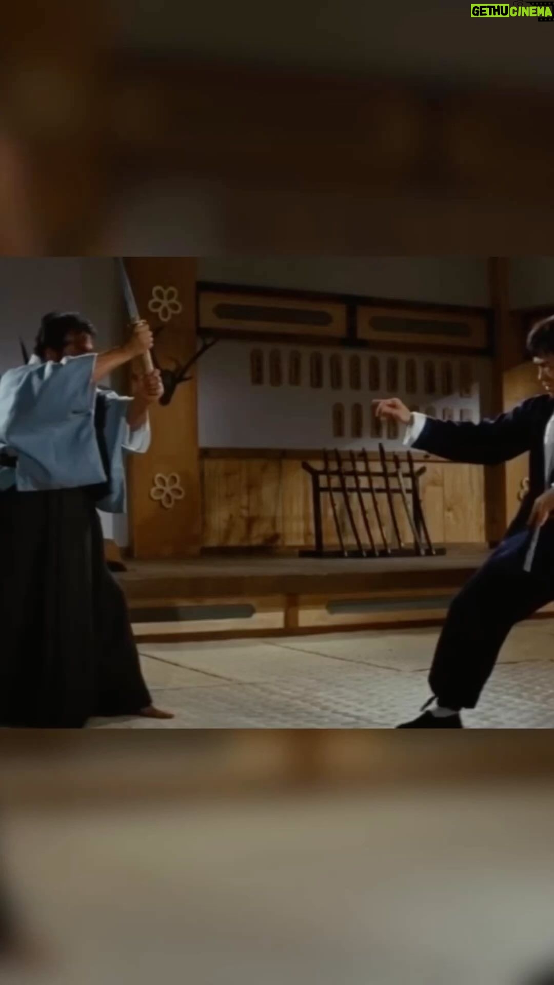 Bruce Lee Instagram - 🐉 Opponent With A Sword 🗡️ It’s that time: A New Episode of Tuesday Hostilities with @robinblackmartialarts! #brucelee #tuesdayhostilities #robinblack #mma #martialarts #jkd #jeetkunedo #fightanalysis #weapons #fightingagainstweapons #sword