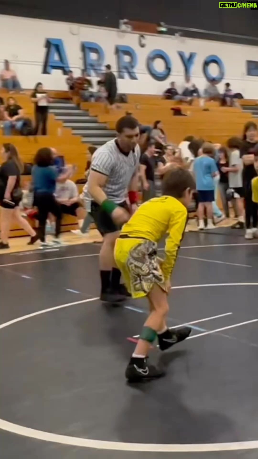 Bruce Lee Instagram - 📄✂️🪨ROSHAMBO! When @twinjas_official make it to finals at @calusawrestling they settle the score the old fashion way: Paper, scissors, rock. 🤣 Official Bruce Lee rashguards and fight shorts @trititans #brucelee #twinjas #brothers #paperscissorsrock