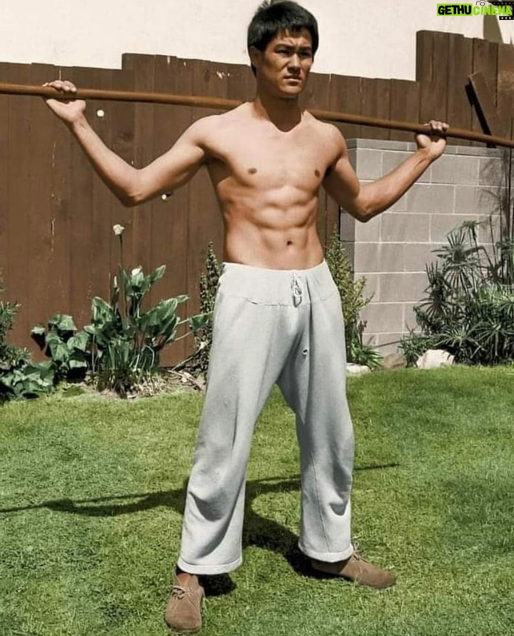 Bruce Lee Instagram - Training in the backyard.