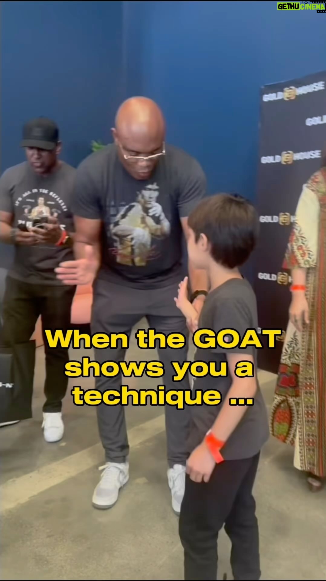 Bruce Lee Instagram - 🐉🕷️🤜💥🤛@spiderandersonsilva shares his secret dap with @twinjasofficial at a special Enter the Dragon screening. #brucelee #spiderandersonsilva🕷 #twinjas #daps #mma #mixedmartialarts #martialarts #martialartist