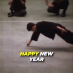 Bruce Lee Instagram - 🐉 The Two Finger Push-Up & New Year’s Resolutions the first Tuesdays Hostilities with @robinblackmartialarts of 2024! #brucelee #twofingerpushups #newyearsresolution #incrementalgrowth #onestepatatime