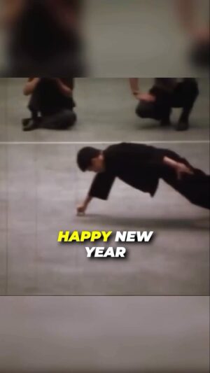 Bruce Lee Instagram - 🐉 The Two Finger Push-Up & New Year’s Resolutions the first Tuesdays Hostilities with @robinblackmartialarts of 2024!

#brucelee #twofingerpushups #newyearsresolution #incrementalgrowth #onestepatatime