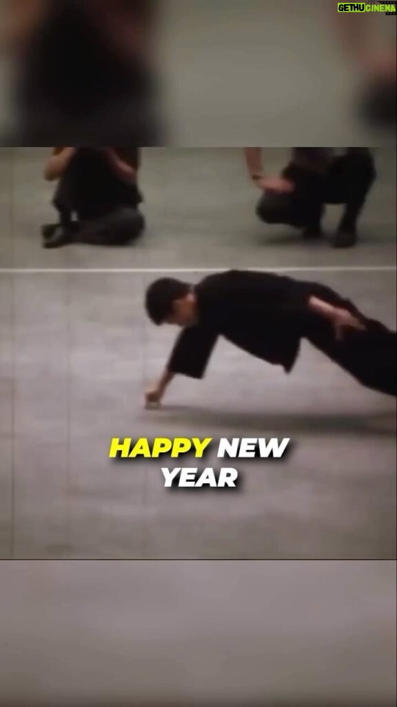 Bruce Lee Instagram - 🐉 The Two Finger Push-Up & New Year’s Resolutions the first Tuesdays Hostilities with @robinblackmartialarts of 2024! #brucelee #twofingerpushups #newyearsresolution #incrementalgrowth #onestepatatime