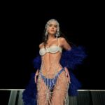 Bruna Marquezine Instagram - Meu carnaval com @absolutbrasil foi recheado de brilho ✨ Pra conferir mais algumas fotos exclusivas do nosso mix juntos, é só buscar pelo site de Absolut. Um brinde, com muito brilho, aos espíritos livres deste carnaval #BornToMix Beba com moderação. Não compartilhe com menores de 18 anos.