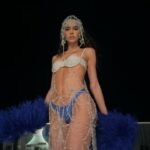 Bruna Marquezine Instagram - Meu carnaval com @absolutbrasil foi recheado de brilho ✨ Pra conferir mais algumas fotos exclusivas do nosso mix juntos, é só buscar pelo site de Absolut. Um brinde, com muito brilho, aos espíritos livres deste carnaval #BornToMix Beba com moderação. Não compartilhe com menores de 18 anos.