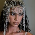 Bruna Marquezine Instagram - Meu carnaval com @absolutbrasil foi recheado de brilho ✨ Pra conferir mais algumas fotos exclusivas do nosso mix juntos, é só buscar pelo site de Absolut. Um brinde, com muito brilho, aos espíritos livres deste carnaval #BornToMix Beba com moderação. Não compartilhe com menores de 18 anos.