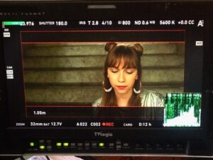 Bruna Tatar Instagram - 19 de Agosto - dia do ator 🎬🎭 Fiz uma retrospectiva dos meus principais trabalhos e todos têm algo em comum: seja nos palcos, cinema ou na TV, não há nada nesse mundo que faça eu me sentir do jeito que me sinto quando estou fazendo arte...completa💕💕 #diadoator #atriz