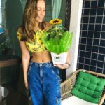 Bruna Tatar Instagram – hoje eu ganhei flores 💛 São Paulo, Brazil