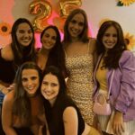 Bruna Tatar Instagram - 17/07- mais uma volta ao sol 🌻💛🌼🍯☀️🥳