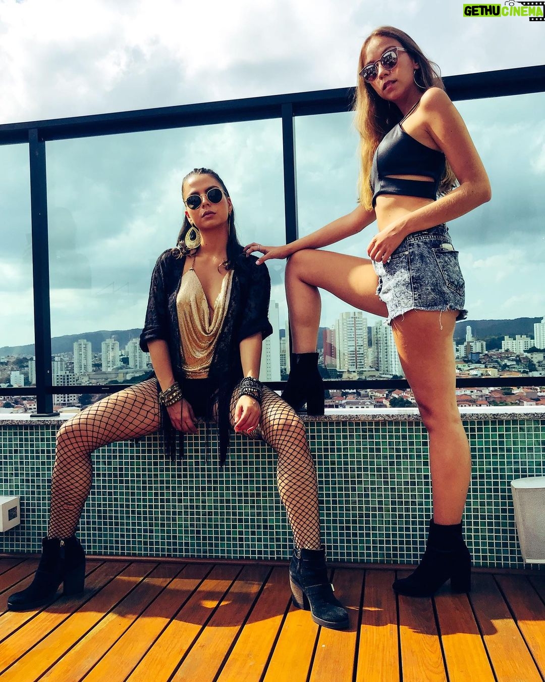Bruna Tatar Instagram - de outros carnavais 🎉🎊👯♀️👯♀️ Bloquinho