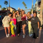 Bruna Tatar Instagram – e chegamos ao fim de uma viagem INCRÍVEL e eu só tenho a agradecer a todo mundo que tornou isso possível 💕 
Agradecimento as melhores cias de viagem, inimigas do fim e fãs do wallmart 24h @larissamanoela @amandadegodoi @amandaorestess 
Muito obrigada também @disneyworld.brasil , @azulviagens , @manoelagentilbopp e @alvsreis da #disneyviptours por cuidarem tão bem da gente do começo ao fim e @afabisato por ter sido minha cia de dedinho nos brinquedos pra dar aquela segurança (e explanar meus pequenos gritos na @quem ).

Levo esses momentos no meu coração e nos meus pés que ainda não estão recuperados. Amo vocês ❤️