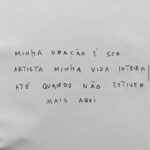 Bruna Tatar Instagram - Dia do ator. De fazer aquilo que, aos meus 7 anos, eu experimentei e mesmo na época sem nem saber nomear, me apaixonei. Primeiro vieram os palcos, depois também os sets de filmagem. Mágico. Era uma sensação de pertencimento, de arrepios. De querer ficar. E fiquei…. tenho ficado….quero ficar. Que assim seja 🙏🏻🌻 que eu possa continuar fazendo muita arte por aí e que consiga transmitir o tanto que transbordo por dentro. 📹🎭🎬 #diadoator19deagosto #diadoator