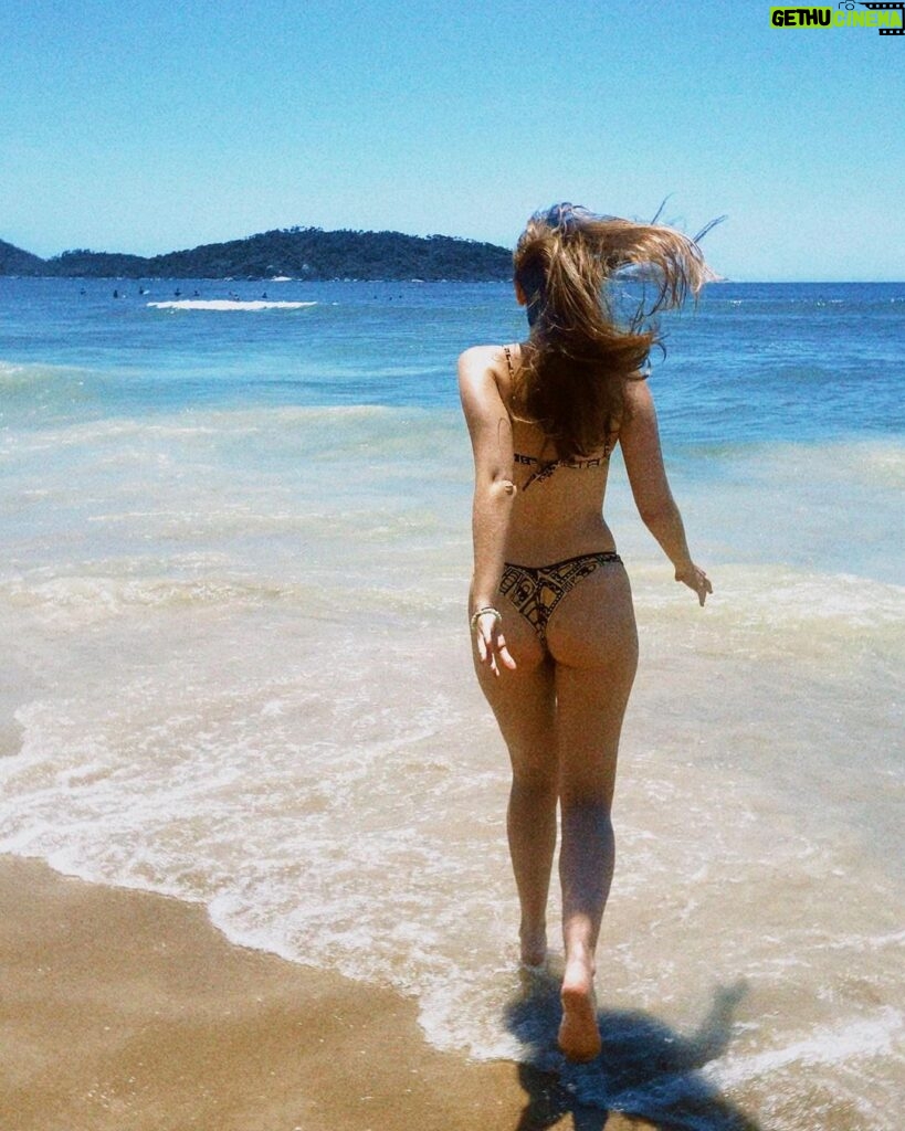 Bruna Tatar Instagram - chegar e já cair no mar 🧜🏻‍♀️🌊🙏🏻 Campeche, Santa Catarina, Brazil