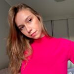 Bruna Tatar Instagram - tô sentindo o tempo passar tão rápido quase que como num looping eterno e reparei que fazia muito tempo que eu não parava pra me olhar, pra me encarar, de dentro pra fora. tá sendo bom - e rendeu uma selfie 😋 São Paulo, Brazil