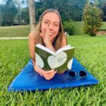 Bruna Tatar Instagram - sorrisinho de quem ama falar sobre arte 😋🤓📚📽🎭