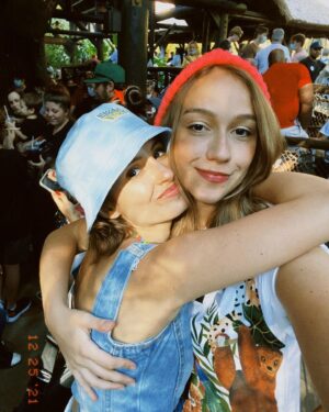 Bruna Tatar Instagram - photo dump day 2 tô gringa 🌳🌴🌸💕🐷