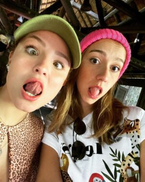 Bruna Tatar Instagram - photo dump day 2 tô gringa 🌳🌴🌸💕🐷