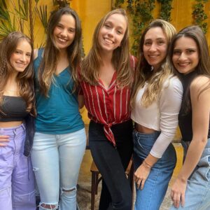 Bruna Tatar Instagram - Fiz 24 🌻
Agradecida por poder comemorar esse novo ciclo com as pessoas que eu amo e ansiosa (como sempre) para viver muitão os caminhos que a vida reserva para mim 💛 eu quero ser tudo aquilo que eu sou capaz de me tornar, de dentro pra fora.
Obrigada por todo carinho 🎉🥰