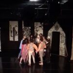 Bruna Tatar Instagram - Hoje é o Dia Mundial do Teatro. Teatro que, desde muito novinha, sempre me recebeu de portas abertas quase como quem diz “seu lugar é aqui”, me fazendo sentir em casa, inteira e viva. Minha base ❤️ O meu grande respeito e admiração por todos os amigos que fiz no palco. E espero que em breve possamos voltar, mais fortes do que nunca. #diamundialdoteatro #27demarço #teatro