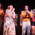 Bruna Tatar Instagram - Hoje é o Dia Mundial do Teatro. Teatro que, desde muito novinha, sempre me recebeu de portas abertas quase como quem diz “seu lugar é aqui”, me fazendo sentir em casa, inteira e viva. Minha base ❤️ O meu grande respeito e admiração por todos os amigos que fiz no palco. E espero que em breve possamos voltar, mais fortes do que nunca. #diamundialdoteatro #27demarço #teatro