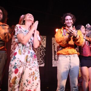 Bruna Tatar Instagram - Hoje é o Dia Mundial do Teatro. Teatro que, desde muito novinha, sempre me recebeu de portas abertas quase como quem diz “seu lugar é aqui”, me fazendo sentir em casa, inteira e viva. Minha base ❤️
O meu grande respeito e admiração por todos os amigos que fiz no palco. E espero que em breve possamos voltar, mais fortes do que nunca.
 #diamundialdoteatro #27demarço #teatro