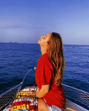 Bruna Tatar Instagram - amar o destino
confiar no caminho 🍀🧿🌻