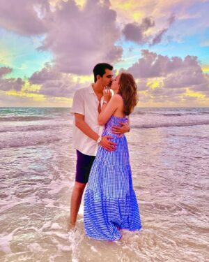 Bruna Tatar Instagram - eu e você em qualquer lugar do mundo 🌅🌊💙