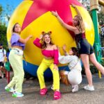 Bruna Tatar Instagram – QUE TIMEEEEE! 🌟
Alô @azulviagens @disneyworld.brasil se organizem porque a gente vai FICAAAAR 🌈🦄🌟🤪

#disneyviptours Disney’s Hollywood Studios