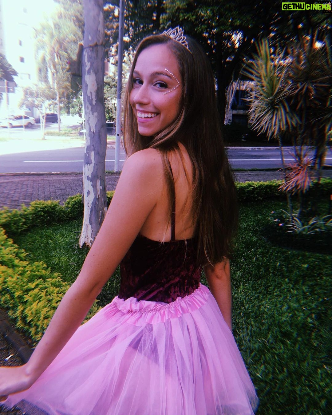 Bruna Tatar Instagram - de outros carnavais 🎉🎊👯♀️👯♀️ Bloquinho