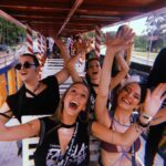 Bruna Tatar Instagram – de outros carnavais 🎉🎊👯‍♀️👯‍♀️ Bloquinho