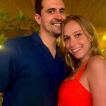 Bruna Tatar Instagram – dia dele ❤️

te quero tão bem e te desejo tantas coisas que resumir em palavras me parece pouco. mas de todas essas coisas, acho que o principal é: que você entre nesse novo ciclo com muita vida! pra te impulsionar, pra te motivar, pra te fazer prosperar e pra me amar (óbvio).
Tô com você pra tudo, todos os dias, pra todos os desafios e adversidades.
Te admiro muito e cada dia mais, em todos os âmbitos, inclusive o de melhor fazedor de cafuné

sorte é ter por perto um cara tão íntegro, tão gente boa, tão pra cima. com você não tem tempo ruim e isso é lindo.

feliz aniversário meu ariano com lua em câncer. te amo infinito 🌻☘️🎉