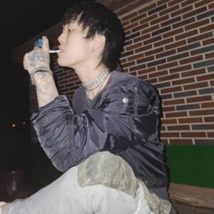 Bully Da Ba$tard Instagram - ' 📸 2nd album still cut '
pop too many pills again, but i'm workin' hard all day and making an album in my new studio.
I'm finally ready to make this money.💰😍
-
회사 계약 끝. 항상 내 팬들 고맙고 사랑해❤
제대로 좋은 음악 만들어올게 기다려줘!
@made_in_s.s.studio