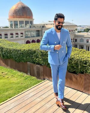 Burak Özçivit Instagram - #qatar #doha @alibinali_luxury @alibinalifashion @adelalibinali @nabeelalibinali 👊 @evcenf @galerieslafayettedoha @21highst_katara